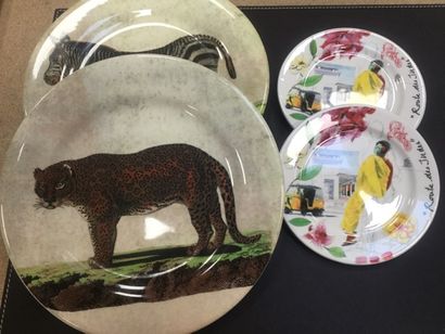 GIEN, 2 soucoupes et 2 assiettes à décor...
