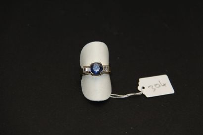 Bague en or 18K (750/oo) de deux tons, ornée...