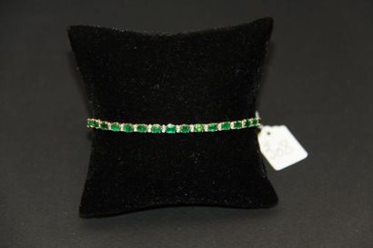 Bracelet ligne en or 18K (750/oo) de deux...