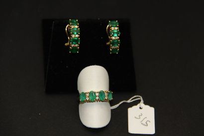 Demi parure composée d'une paire de boucles...