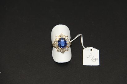 Bague en or jaune 18K (750/oo) ornée d'un...
