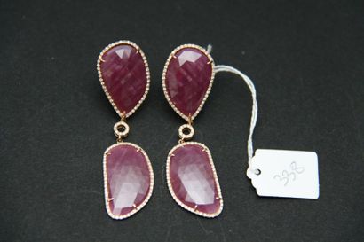 Paire de pendants d'oreilles en or rose 18K...