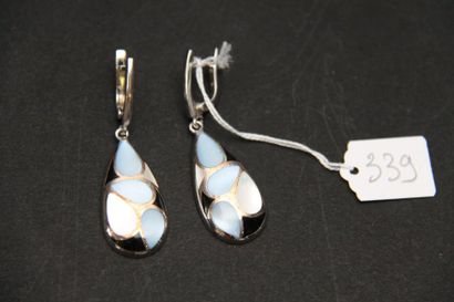 Paire de pendants d'oreilles gouttes en argent...