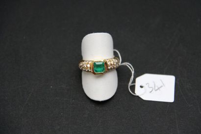 Bague Jonc en or jaune 18K (750/oo) centrée...