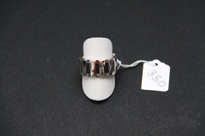 CHAUMET : Anneau en or gris 18K (750/oo)...