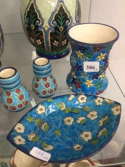 Longwy, 4 pièces : paire de vases, ht. 6,5cm,...