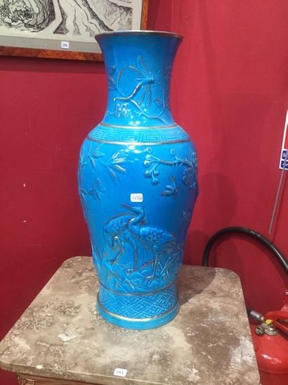 Longwy, vase à décor de cigogne Ht. 59cm...