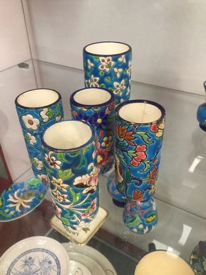 Longwy, 5 petits vases rouleau 1 D945, 1...