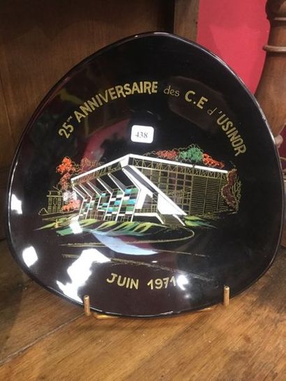 LONGWY, Assiette en faïence, noire, 