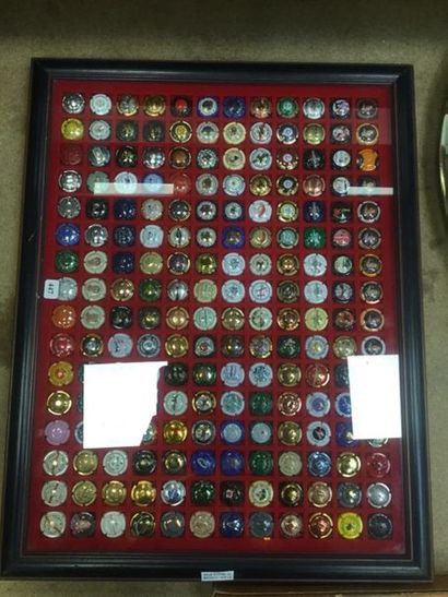 Collection de 192 capsules de champagne
