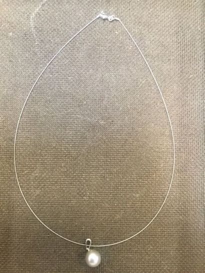 (1086) Pendentif or blanc 0,8 gr et perle...