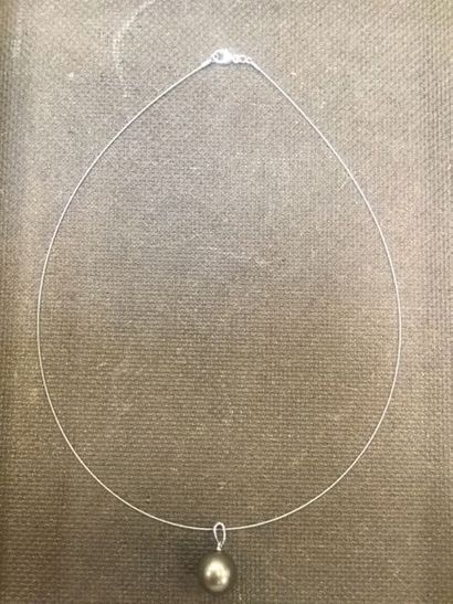 (1134) Pendentif or blanc 0,8 gr et perle...