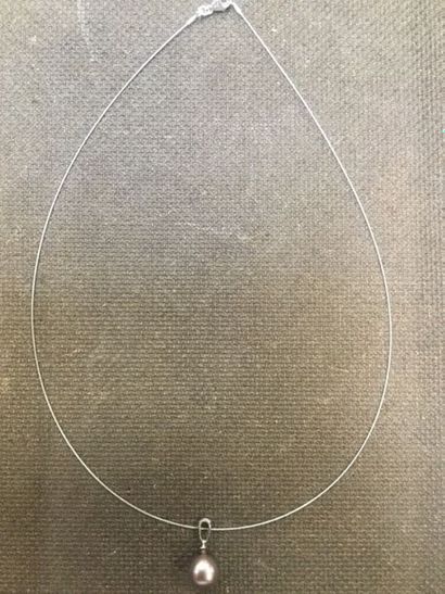 (1245) Pendentif or blanc 0,8 gr et perle...