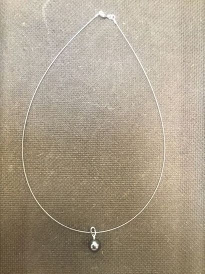 (1232) Pendentif or blanc 0,8 gr et perle...