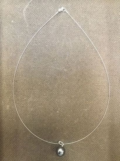 (1325) Pendentif or blanc 0,8 gr et perle...