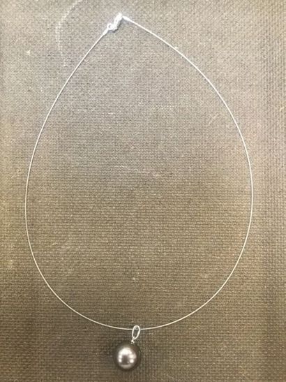 (1136) Pendentif or blanc 0,8 gr et perle...