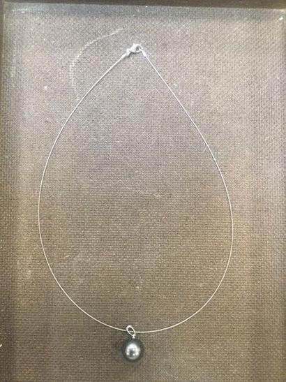 (1117) Pendentif or blanc 0,8 gr et perle...