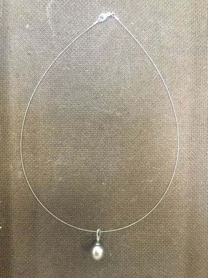 (1323) - Pendentif or blanc 0,8 gr et perle...