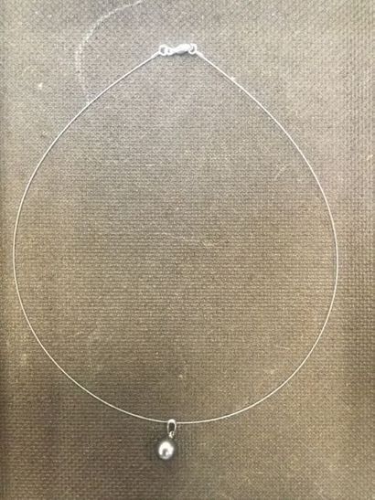 (1250) Pendentif or blanc 0,8 gr et perle...