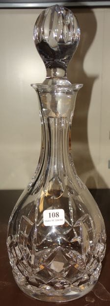 108- Carafe en cristal taillé H : 30 cm
