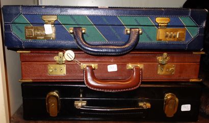 143- 3 attaché-case : 1 en cuir gold de la...