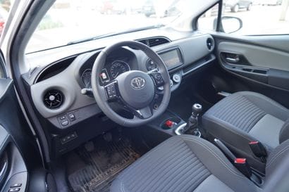 1- Véhicule TOYOTA Yaris immatriculé FK-404-SA...