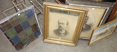 325- Lot de divers : miroir, photographies...