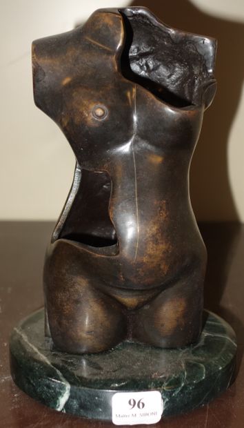 96- ''Maternité'' Sculpture en bronze Socle...