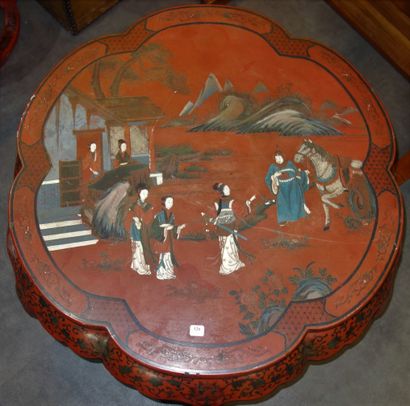 326- Extrême-Orient Table polylobée à 2 plateaux...