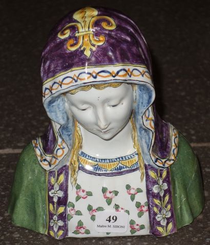 49- Vierge en céramique Porte la lettre ''N''...