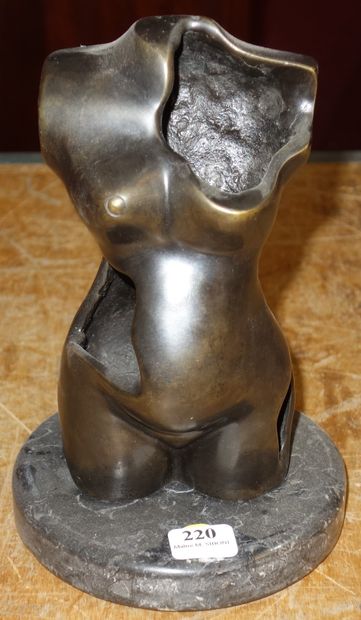 220- ''Maternité'' Sculpture en bronze sur...