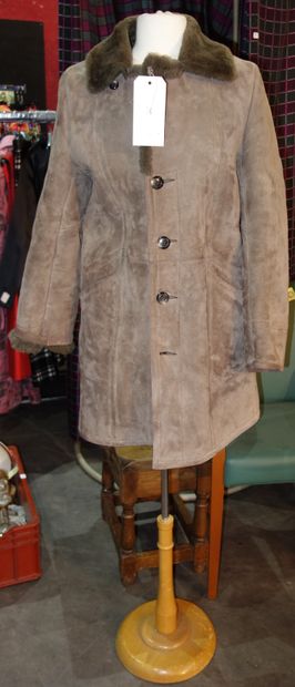 349- Manteau en peau lainée ''Chrome cuir...