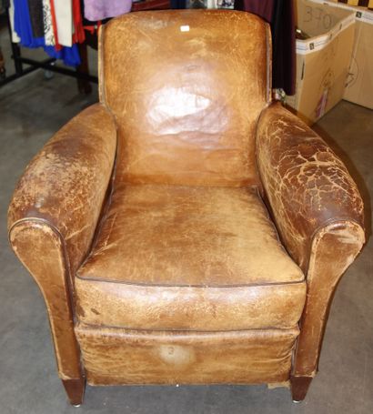 333- Fauteuil Club en l'état Cuir craquelé...