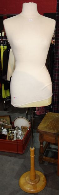 347- Mannequin