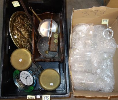 373- Lot de divers : 2 cartons de verres,...