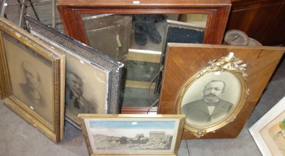 325- Lot de divers : miroir, photographies...
