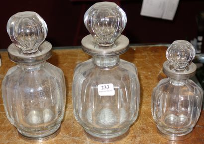 233- 3 flacons en cristal Monture argent