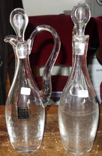 172- Cristal SAINT-LOUIS France 2 carafes...