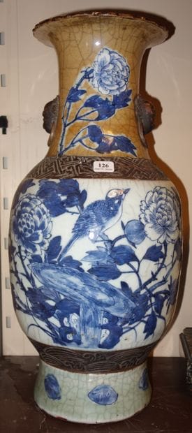 126- NANKIN Important vase en porcelaine...