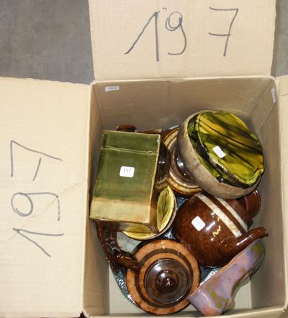 197- Lot de céramiques diverses : tasses,...