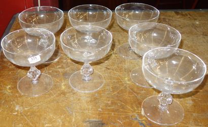 221- 7 coupes de champagne en cristal