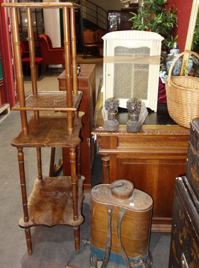 321- Lot de divers : armoire à pharmacie,...