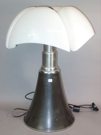260- Lampe PIPISTRELLO Piétement en métal...