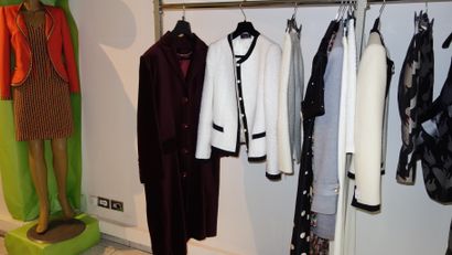 253- Stock de vêtements prêt à porter féminin...