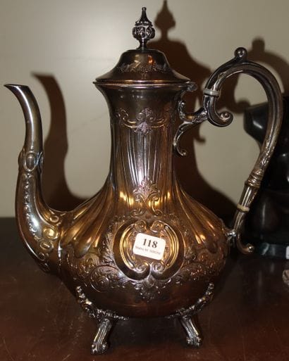 118- Théière en métal argenté H : 28 cm