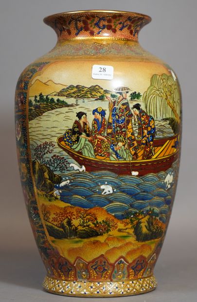 28- SATZUMA Vase H : 32 cm