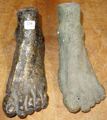 236- ''Pied'' Sculpture en bronze et son...