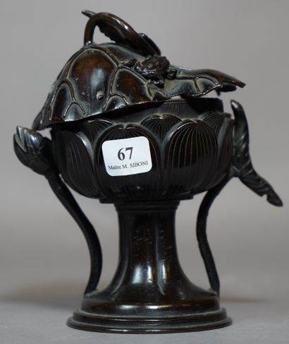 67- JAPON (?) Brûle-parfum (?) en bronze...
