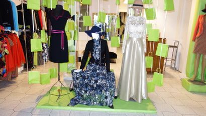 258- 5 grands mannequins et 5 mannequins...
