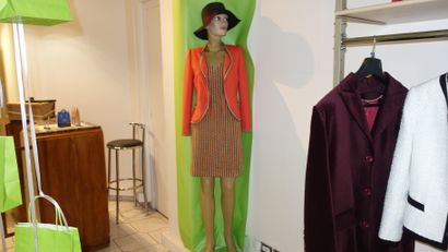 258- 5 grands mannequins et 5 mannequins...